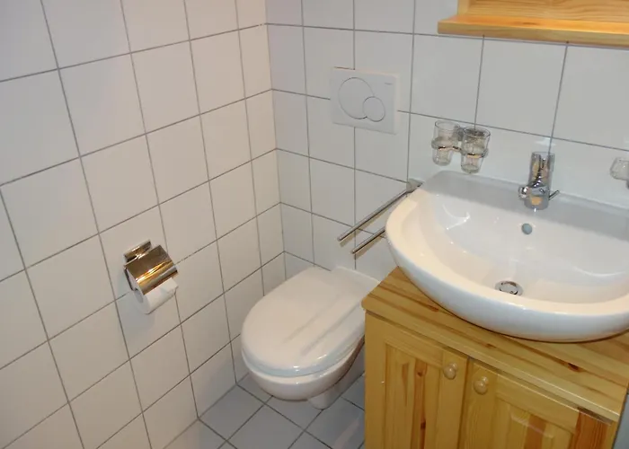 아파트 Next To Cable Car *